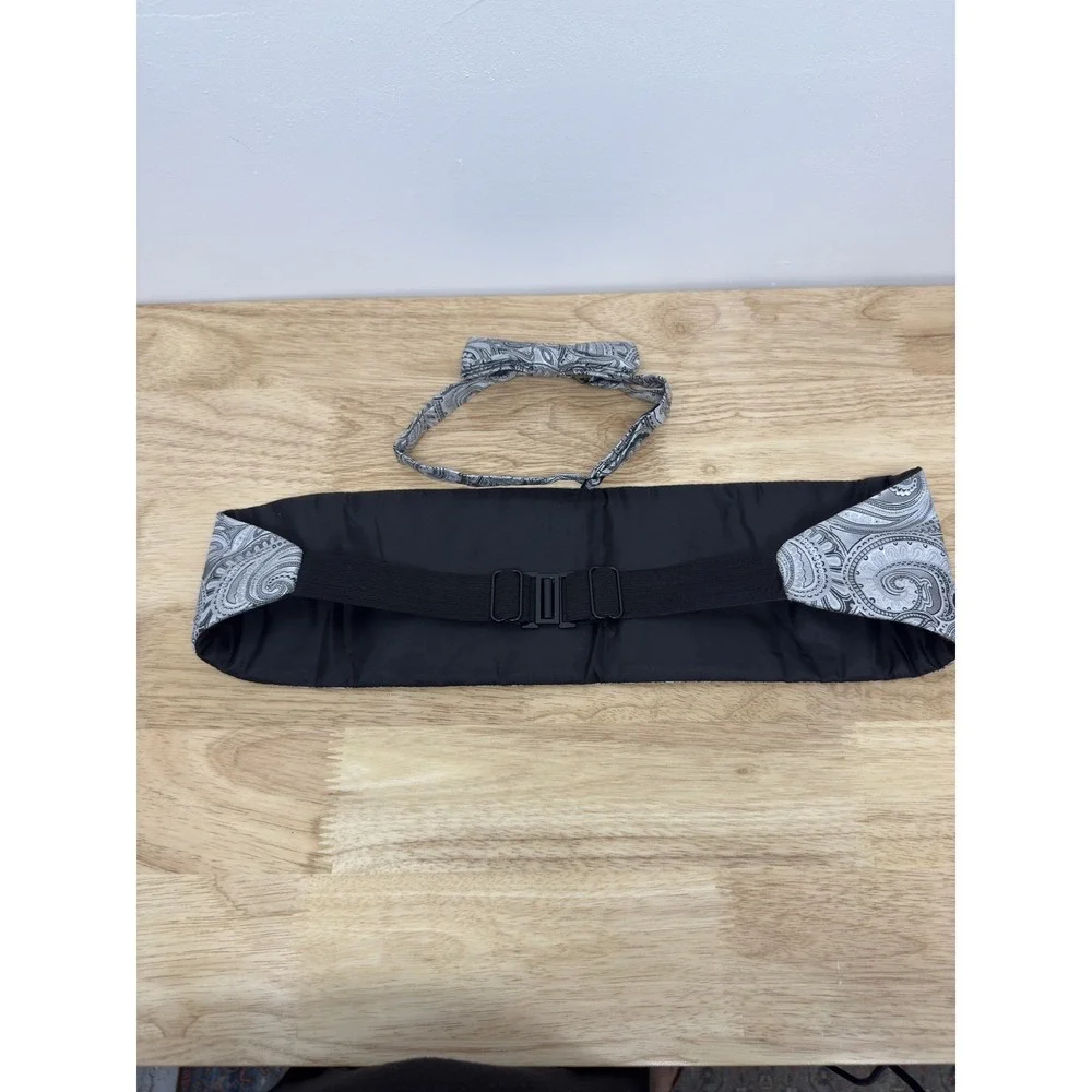 Vtg‎ Matching Cummerbund & Bow Tie Set Black Gray  Paisley Up To 38 Inches #47